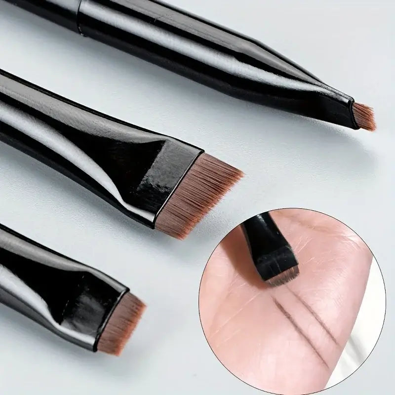 3pcs makeup brush set showcasing three brushes with different tips for versatile makeup application.