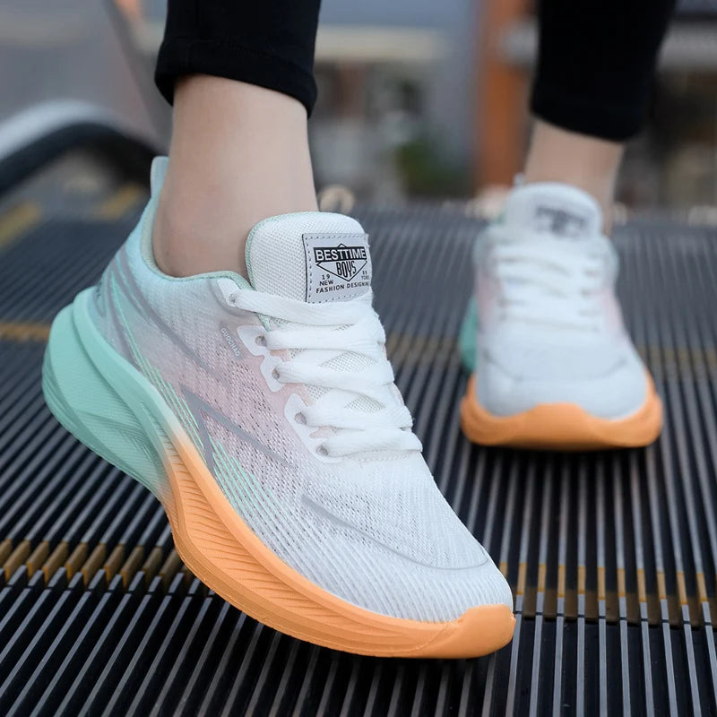 Autumn men's sports shoes featuring a breathable design with stylish color accents.